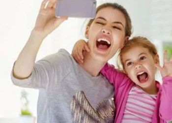 mothers on social media