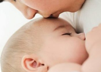 Reasons Why We Need To End The Breastfeeding Vs Bottlefeeding Debate