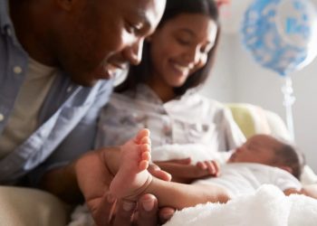 16 Things To Avoid When Visiting A Newborn Baby
