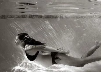 how does a baby breathe during water birth