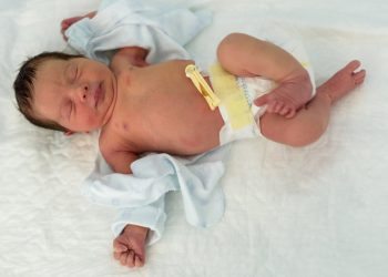 how long should you wait before clamping the umbilical cord