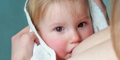 toddler is breastfeeding