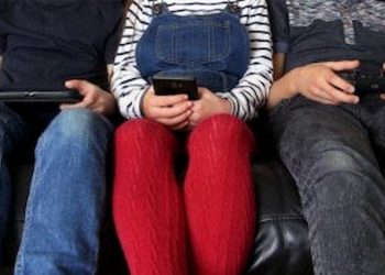 Social Media Bingeing As Bad As Junk Food