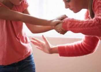 Mayim Bialik Gets Real About Smacking